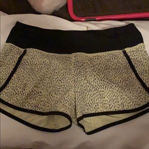 Lululemon run times short size 6